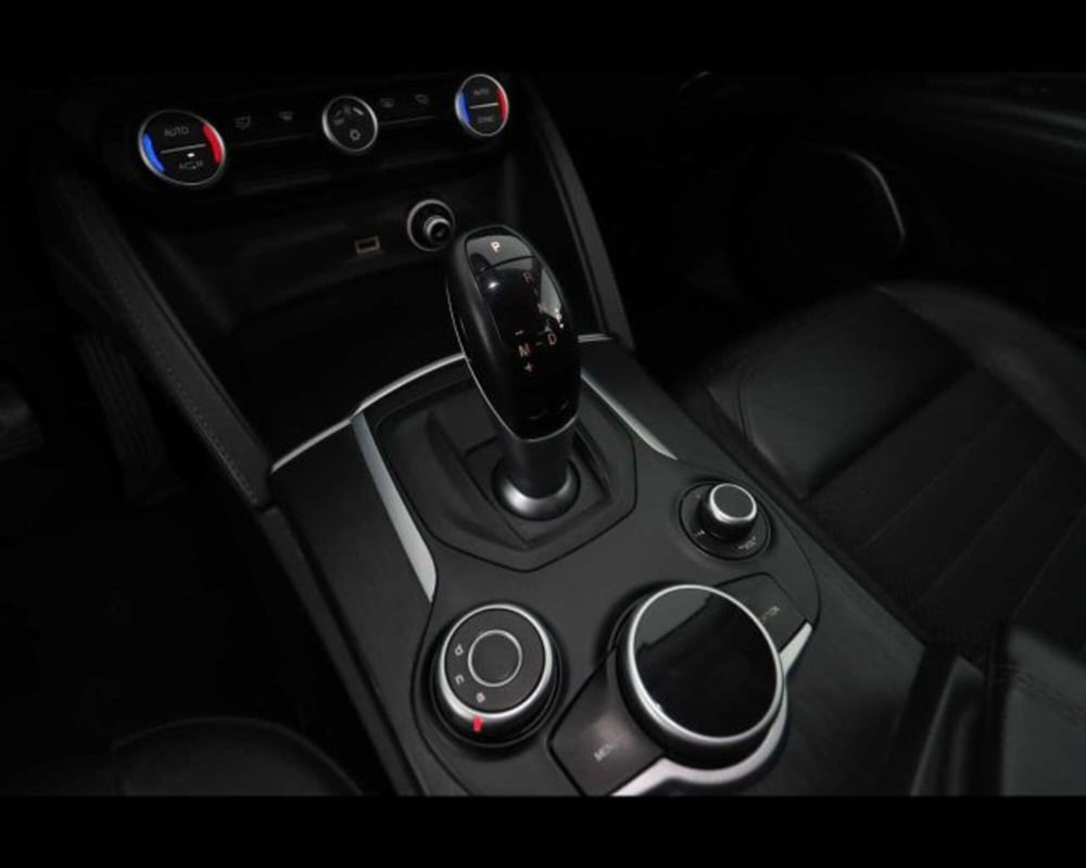 Alfa Romeo Stelvio usata a Bologna (17)