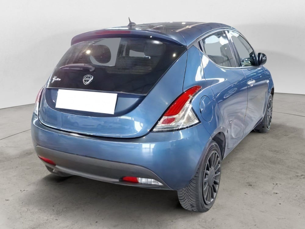 Lancia Ypsilon usata a Salerno (3)