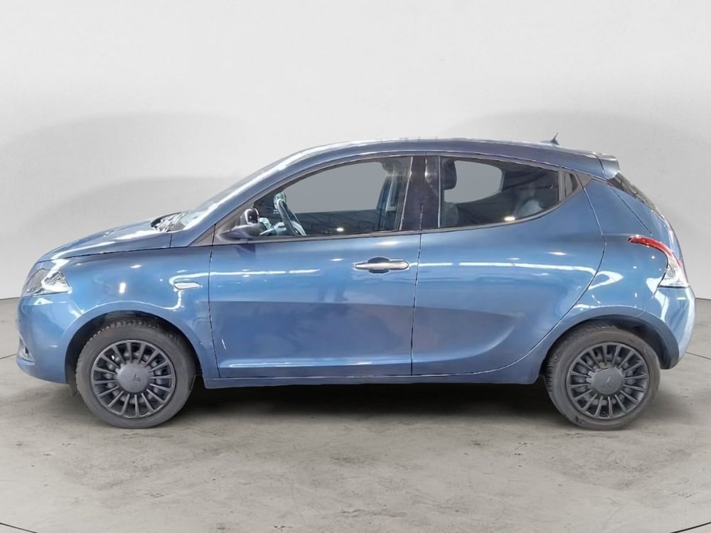 Lancia Ypsilon usata a Salerno (4)