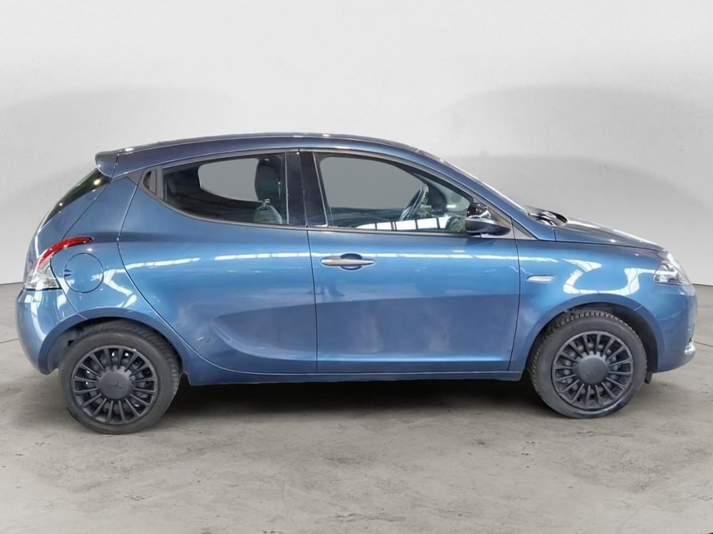 Lancia Ypsilon usata a Salerno (5)