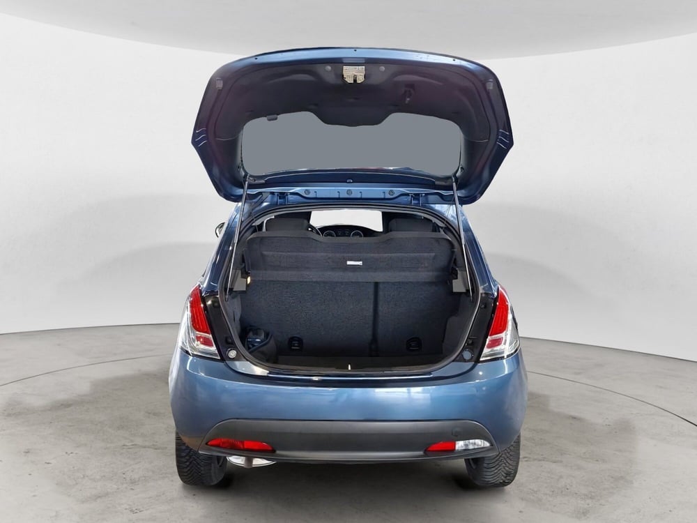 Lancia Ypsilon usata a Salerno (8)