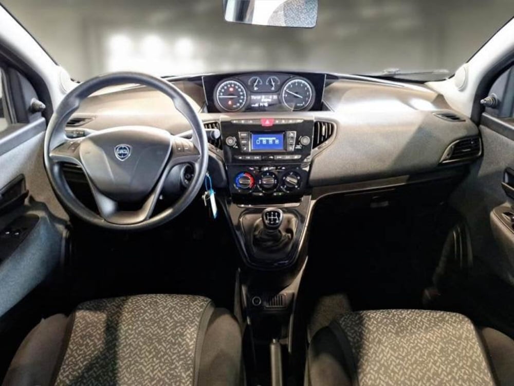 Lancia Ypsilon usata a Salerno (9)