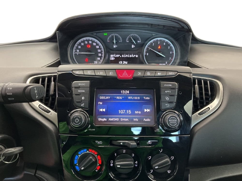 Lancia Ypsilon usata a Torino (12)