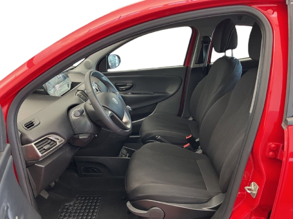 Lancia Ypsilon usata a Torino (9)