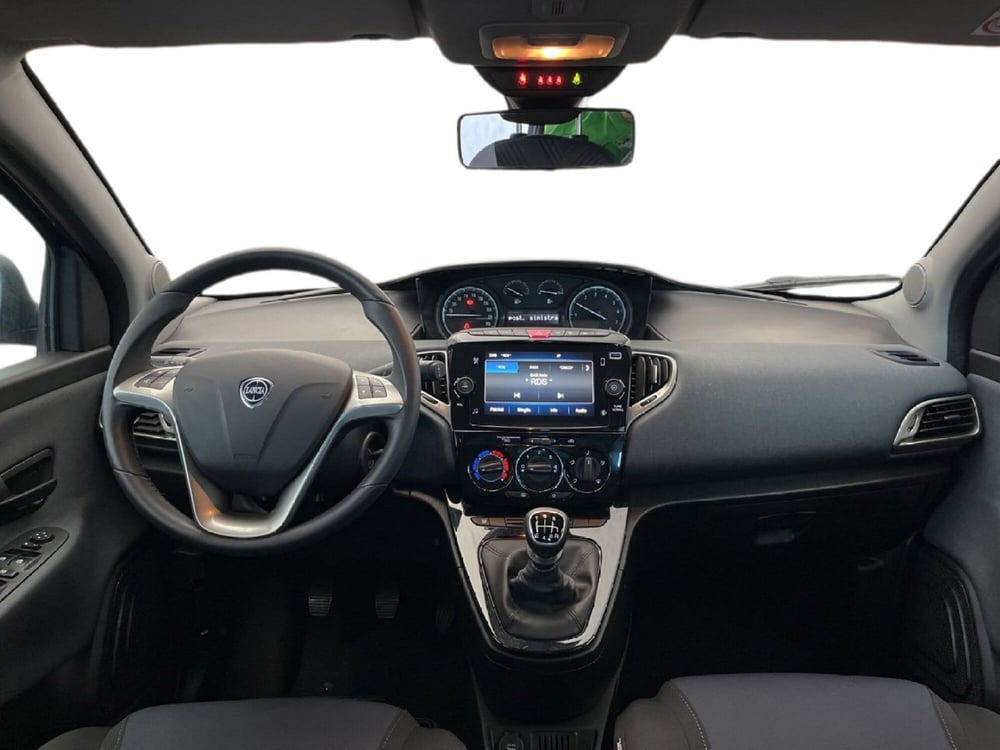 Lancia Ypsilon usata a Torino (10)