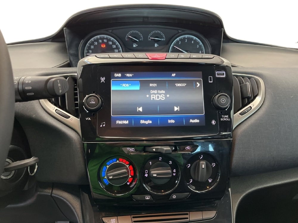 Lancia Ypsilon usata a Torino (12)
