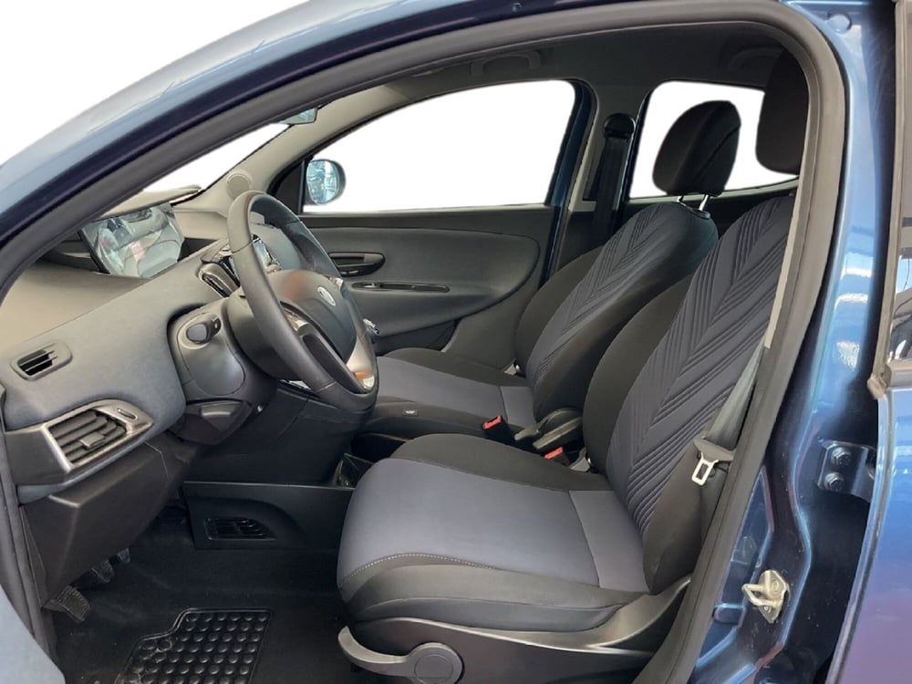 Lancia Ypsilon usata a Torino (9)