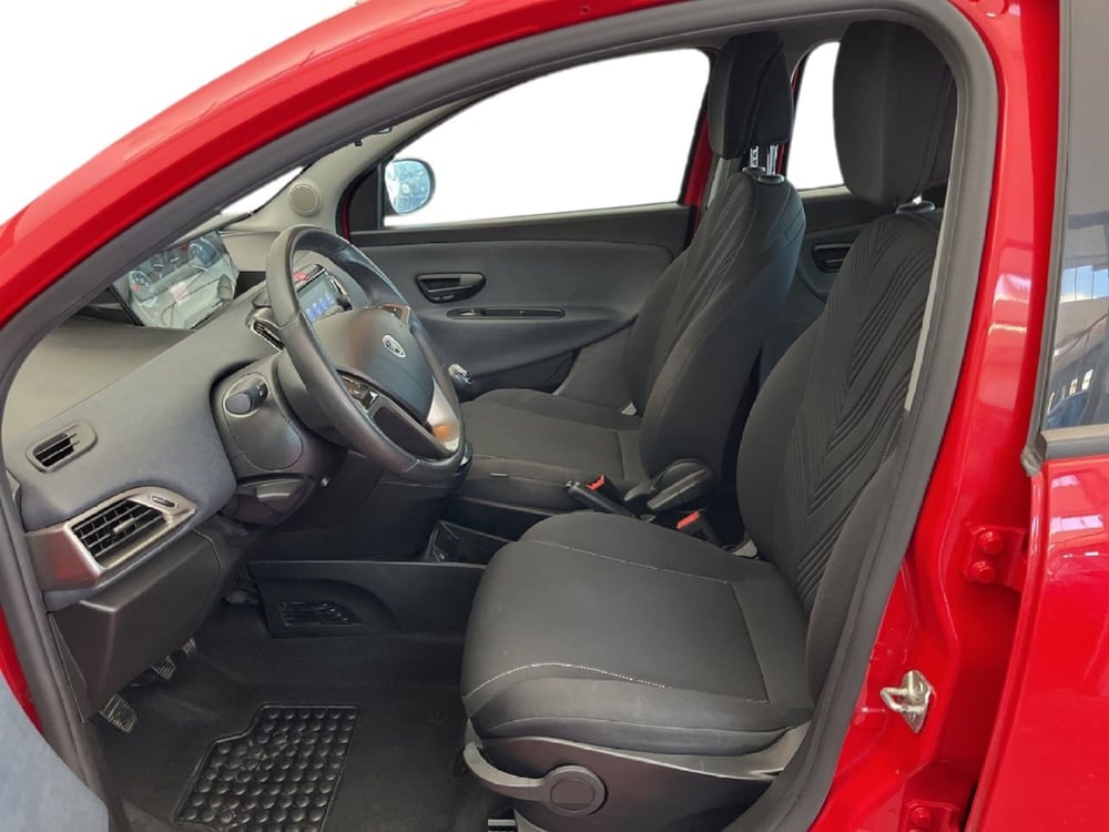 Lancia Ypsilon usata a Torino (9)