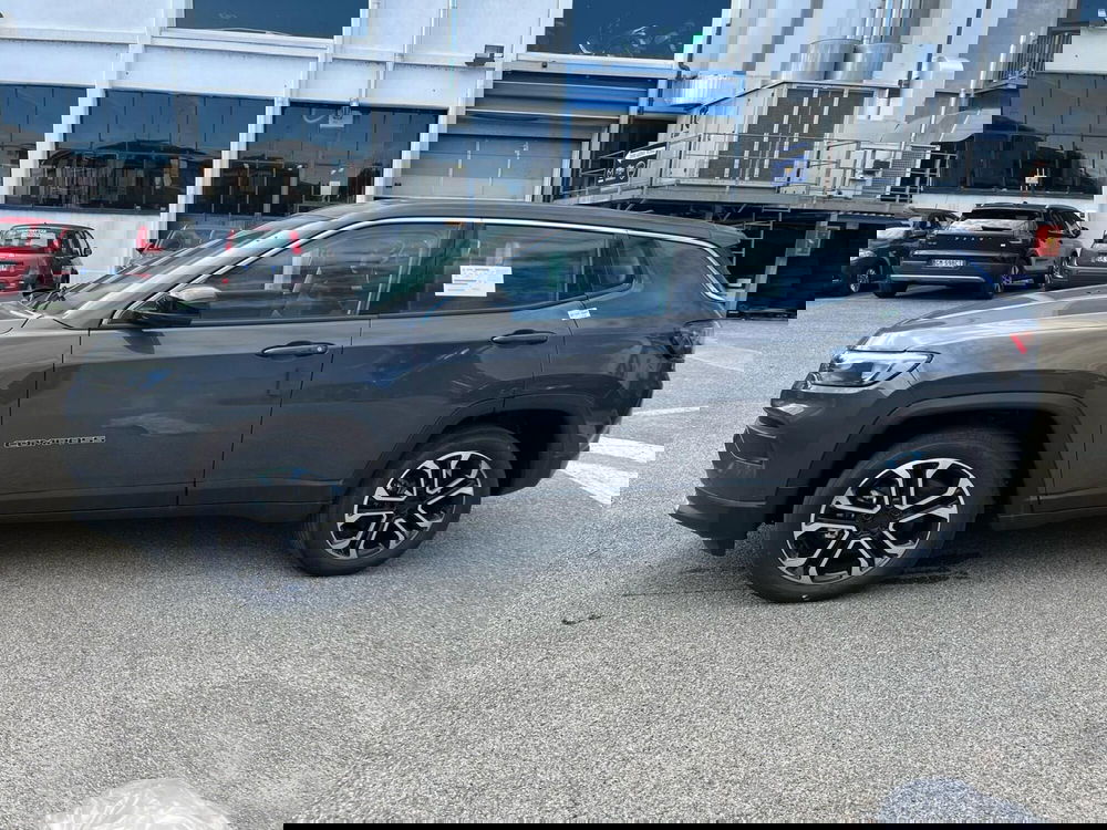 Jeep Compass nuova a Milano (4)