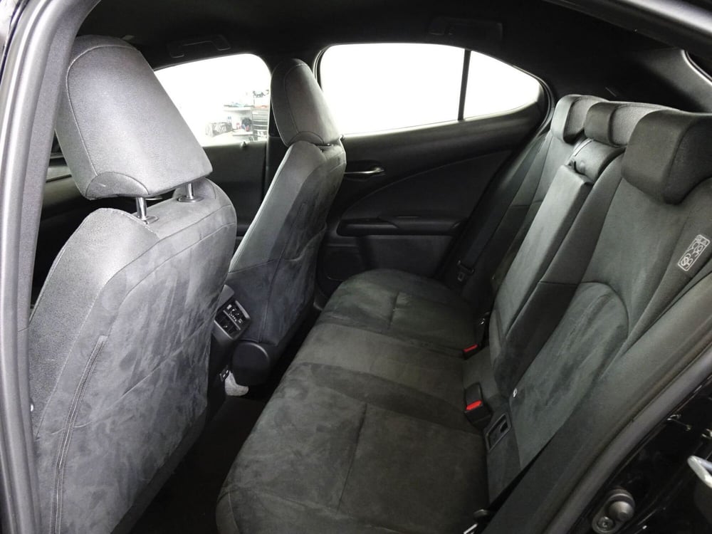 Lexus UX usata a Treviso (10)
