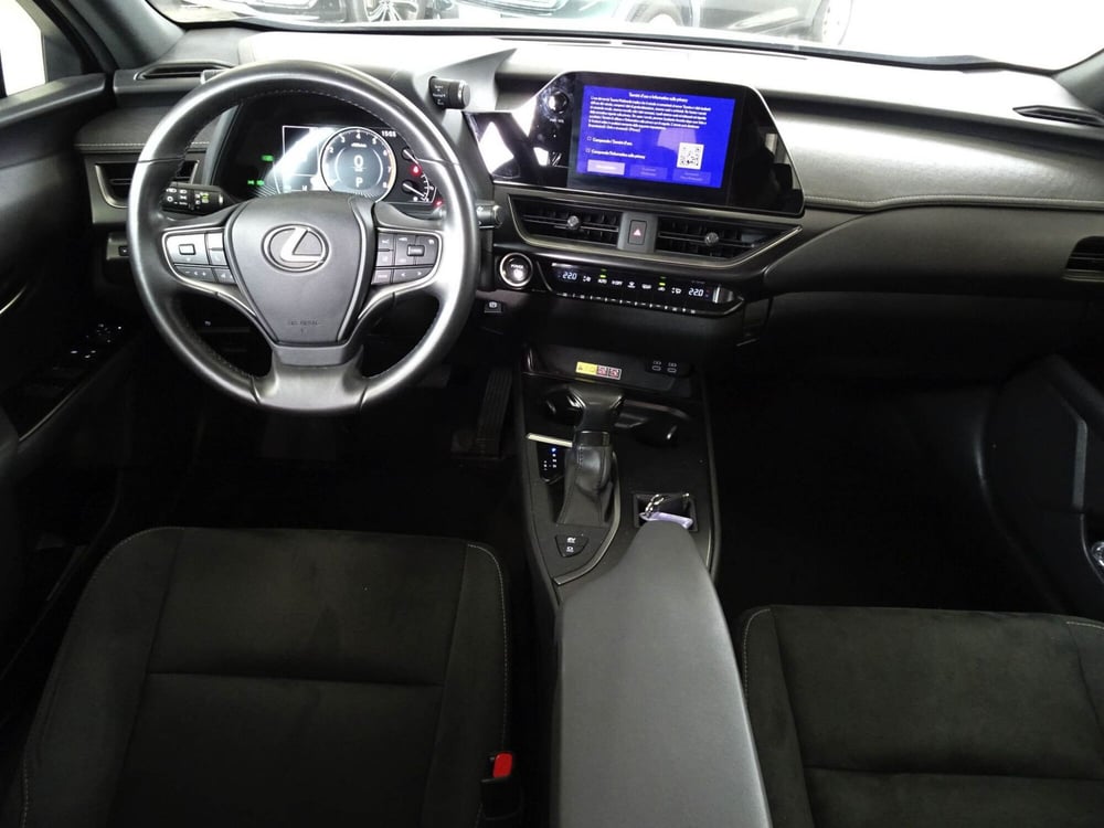 Lexus UX usata a Treviso (12)