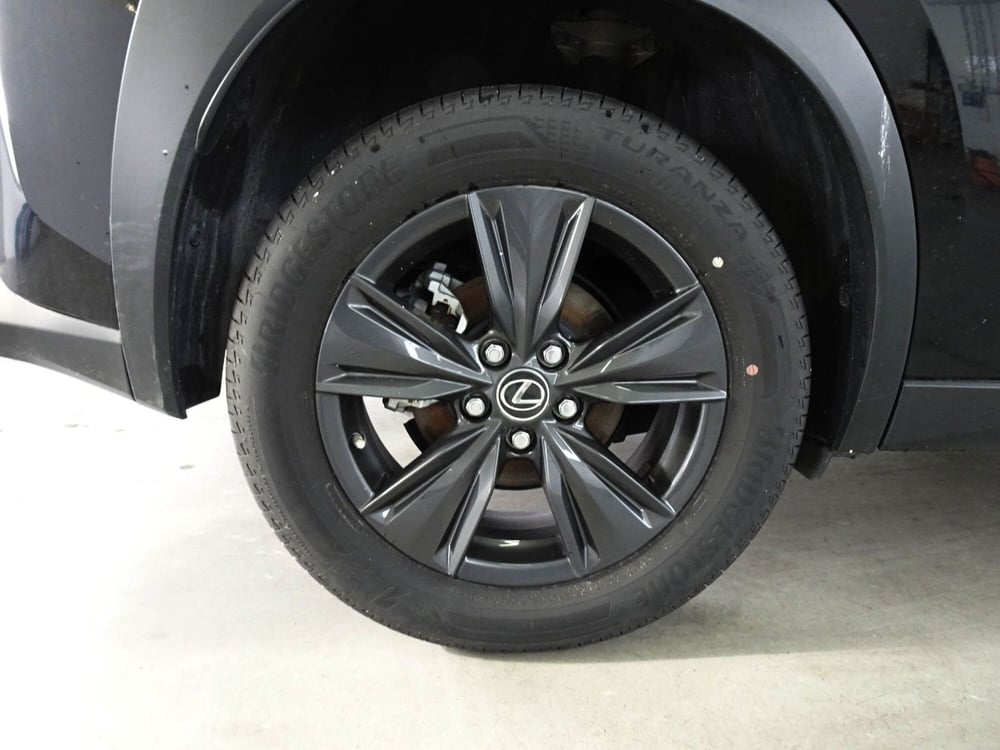 Lexus UX usata a Treviso (8)