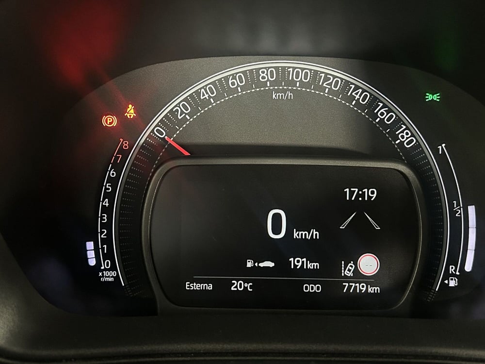 Toyota Aygo X usata a Milano (9)
