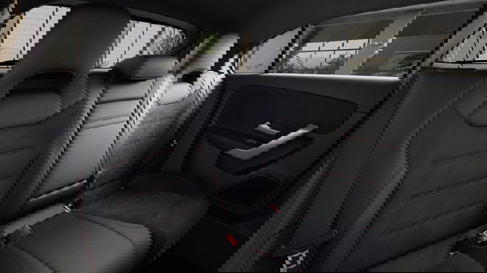 Mercedes-Benz Classe A nuova a Milano (6)