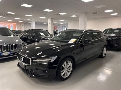 Volvo V60 2.0 b4 Essential auto del 2021 usata a Alba