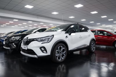 Renault Captur Full Hybrid E-Tech 145 CV Techno nuova a Torino