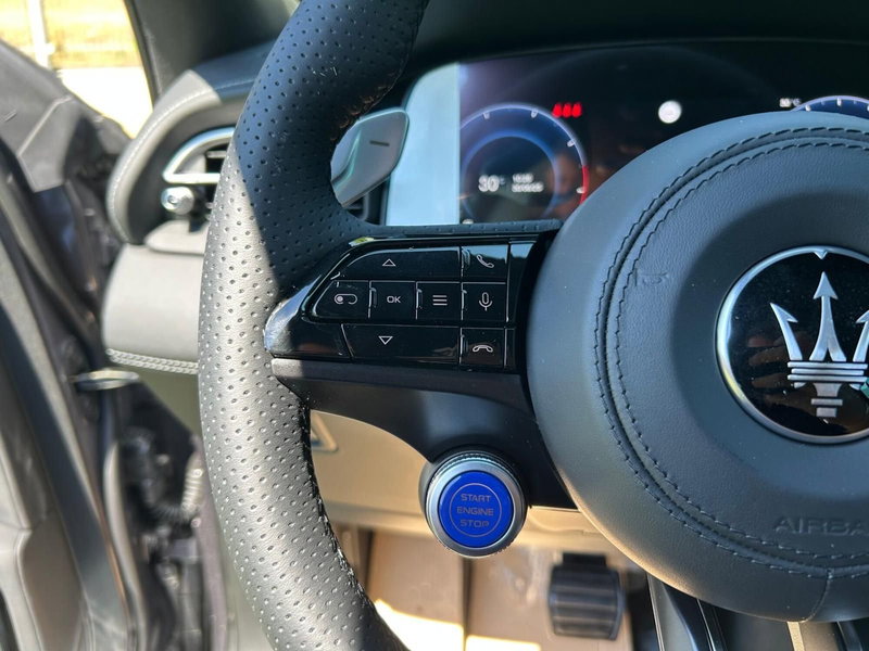 Maserati Grecale nuova a Salerno (19)