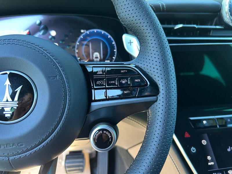 Maserati Grecale nuova a Salerno (20)