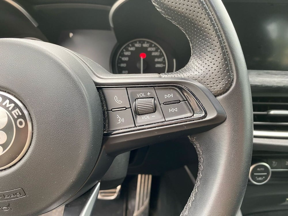 Alfa Romeo Stelvio usata a Salerno (11)