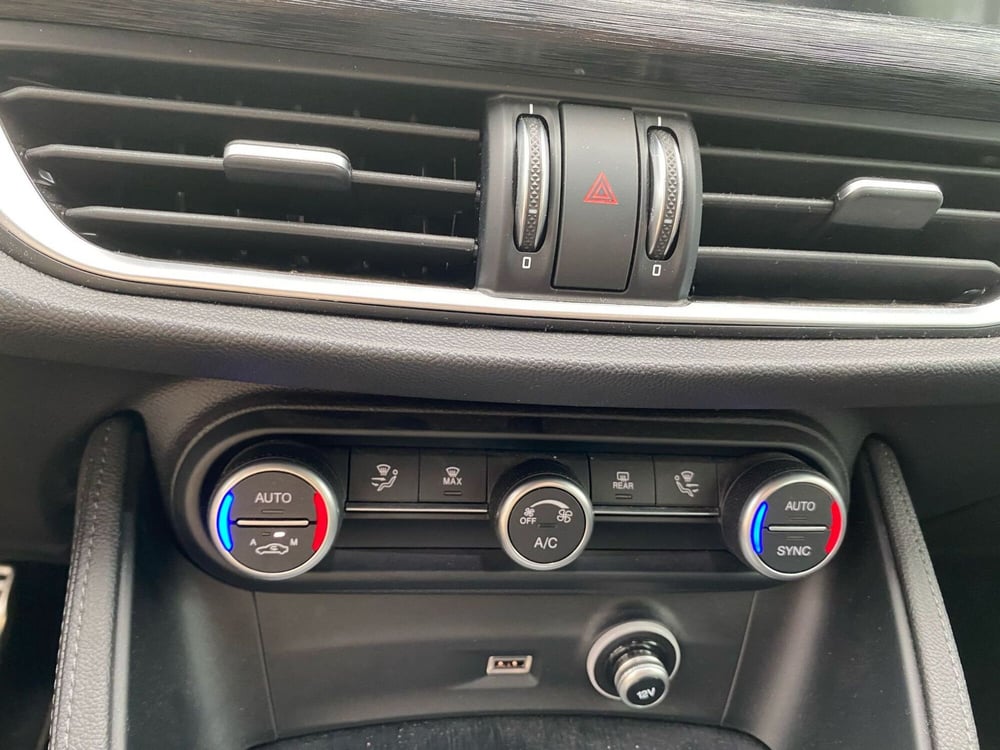 Alfa Romeo Stelvio usata a Salerno (13)