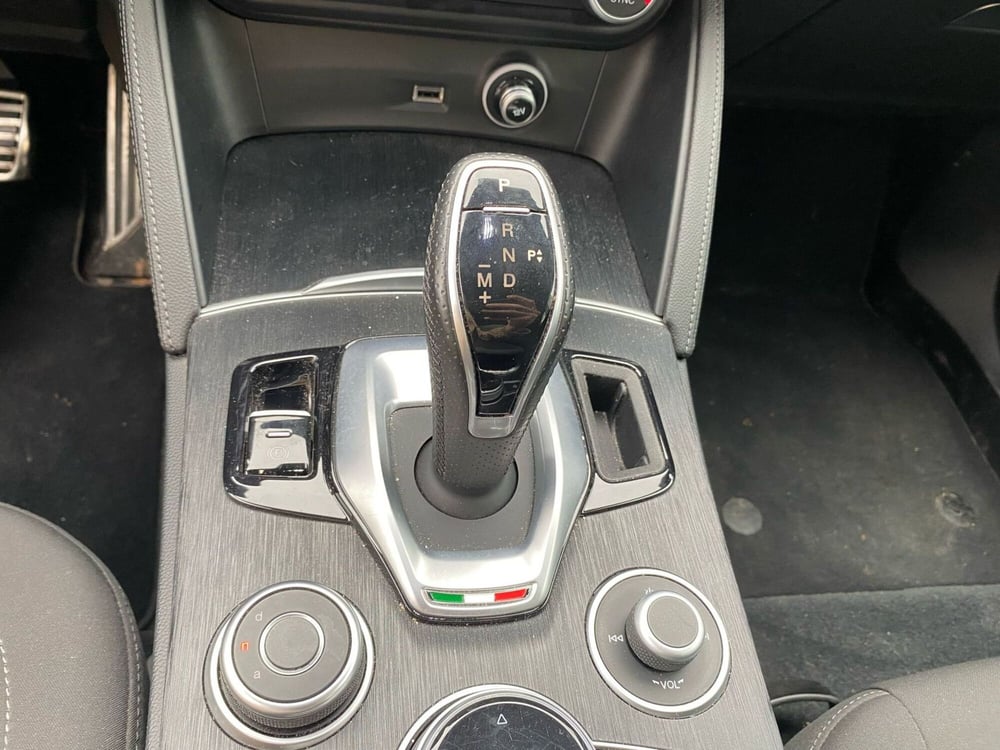 Alfa Romeo Stelvio usata a Salerno (14)