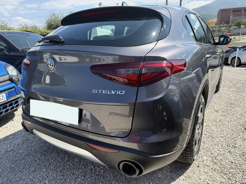 Alfa Romeo Stelvio usata a Salerno (3)
