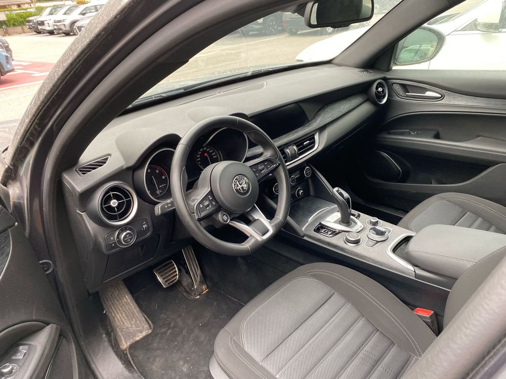 Alfa Romeo Stelvio usata a Salerno (8)