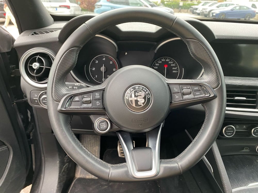 Alfa Romeo Stelvio usata a Salerno (9)