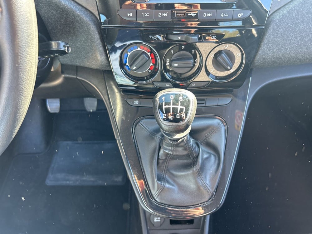 Lancia Ypsilon usata a Frosinone (20)