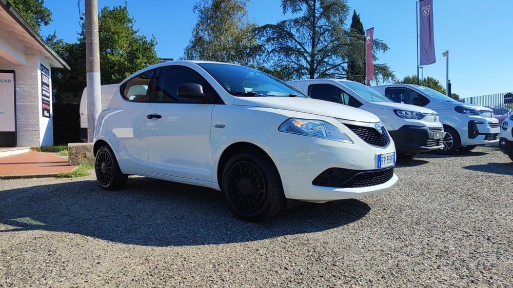Lancia Ypsilon usata a Firenze (13)
