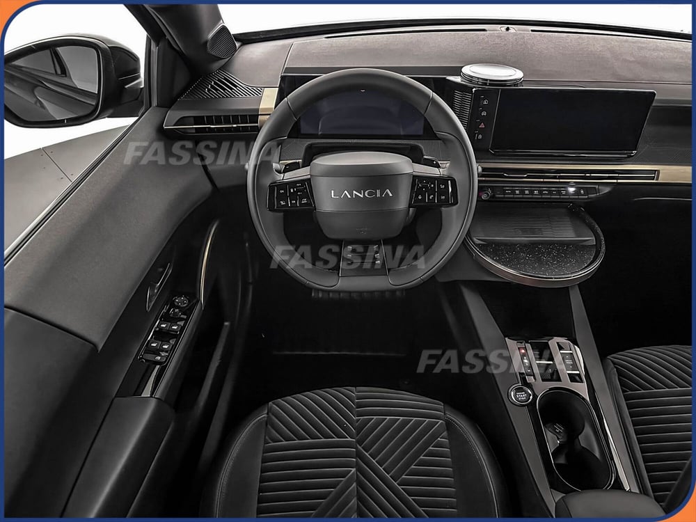 Lancia Ypsilon nuova a Milano (10)
