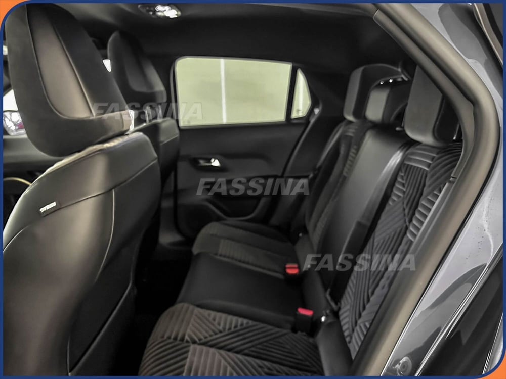 Lancia Ypsilon nuova a Milano (11)