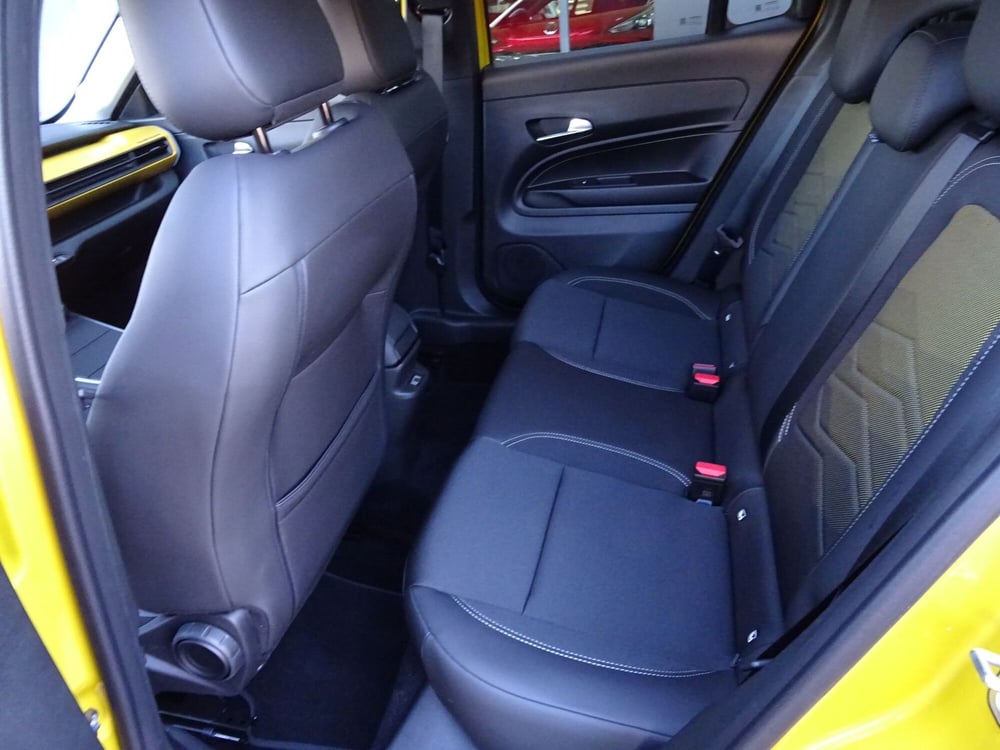 Jeep Avenger nuova a Lucca (15)