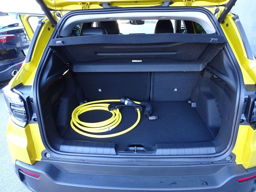 Jeep Avenger nuova a Lucca (16)