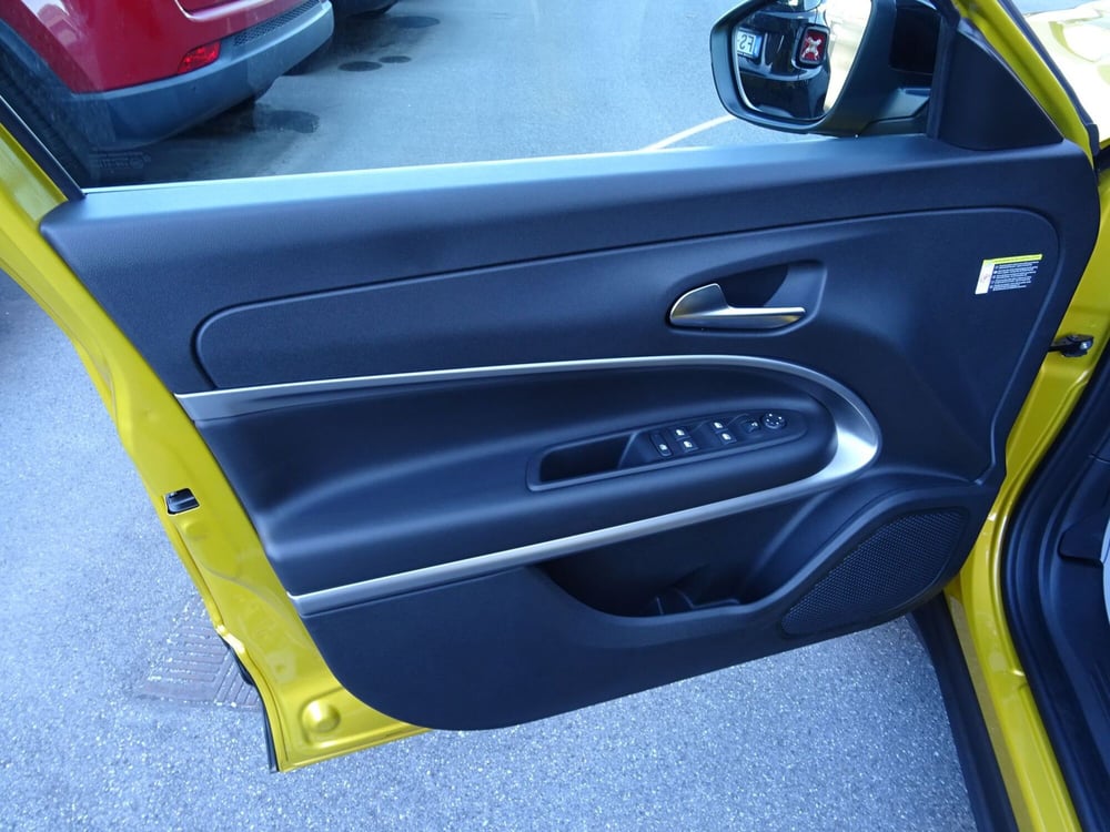 Jeep Avenger nuova a Lucca (9)