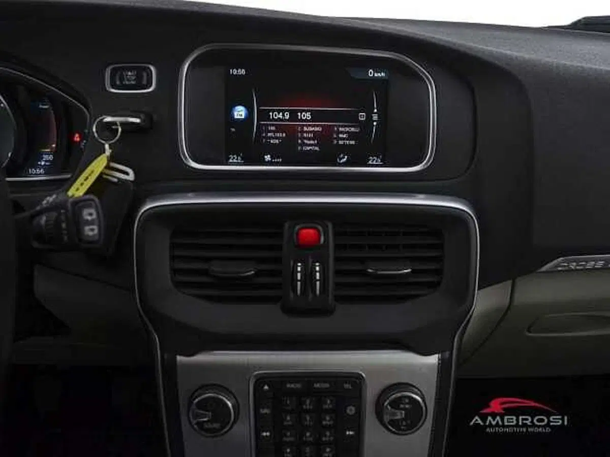 Volvo V40 Cross Country usata a Perugia (18)