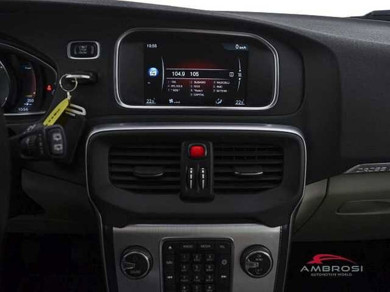 Volvo V40 Cross Country usata a Perugia (18)