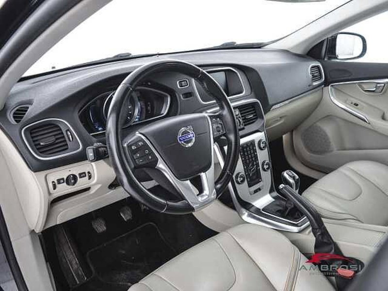 Volvo V40 Cross Country usata a Perugia (8)
