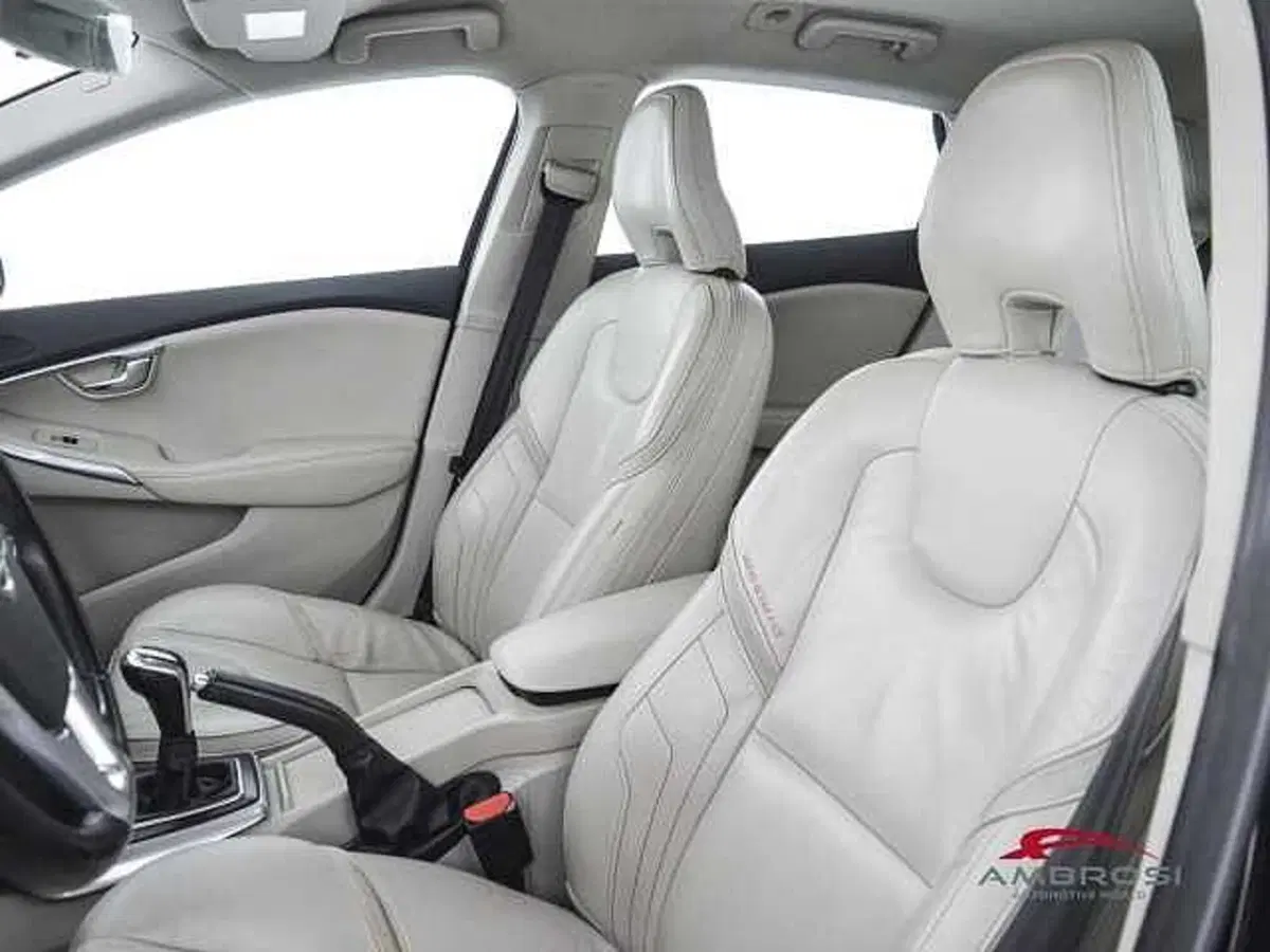 Volvo V40 Cross Country usata a Perugia (9)