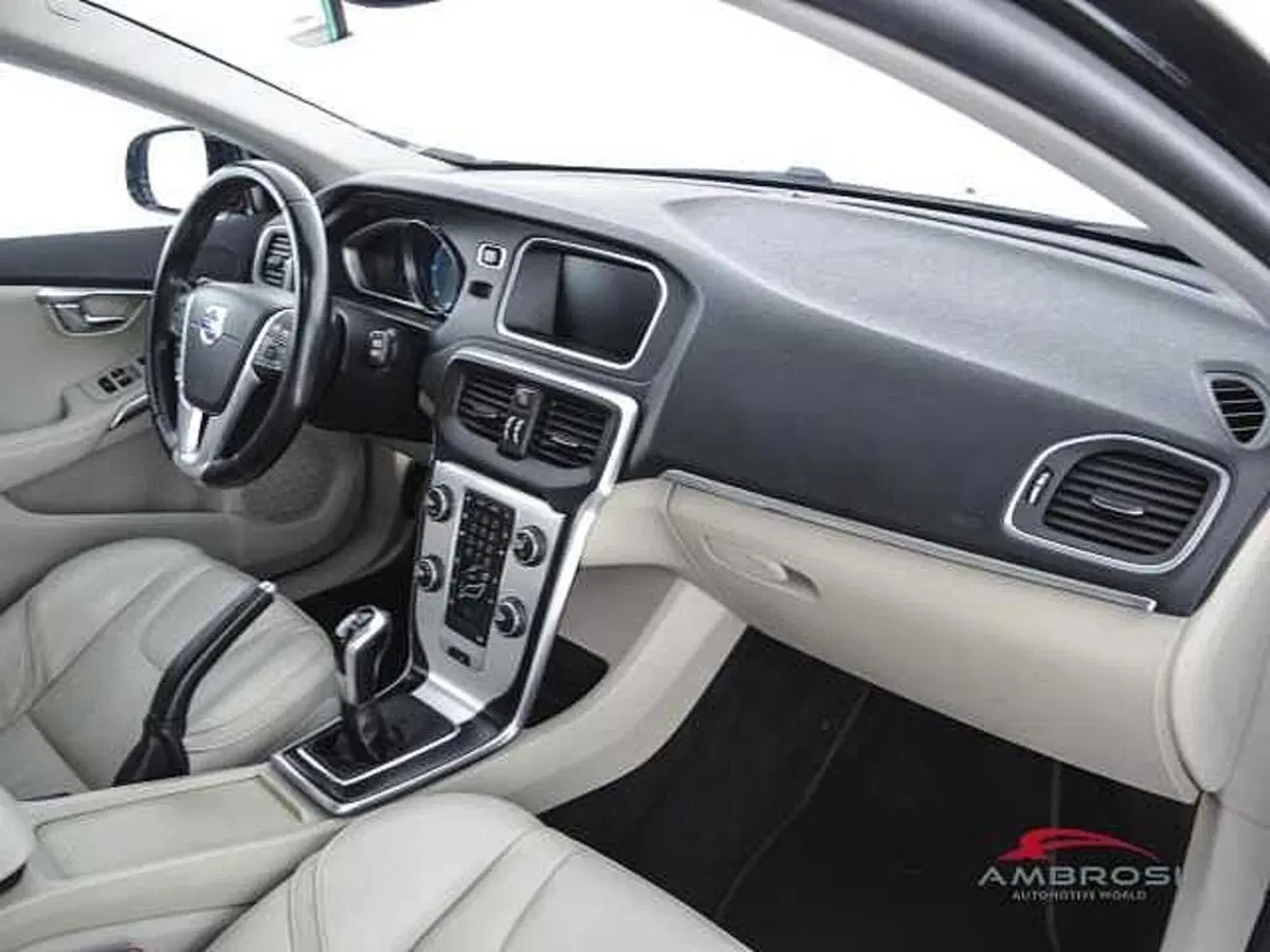 Volvo V40 Cross Country usata a Viterbo (12)