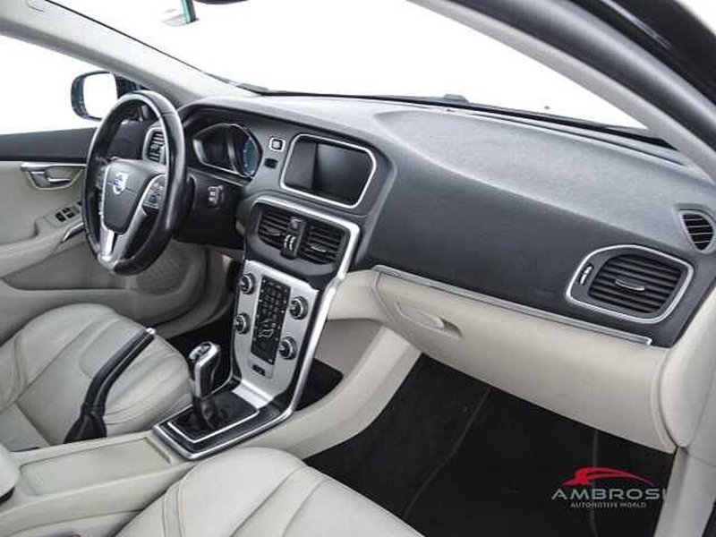 Volvo V40 Cross Country usata a Viterbo (12)