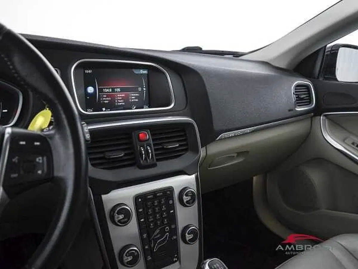 Volvo V40 Cross Country usata a Viterbo (20)