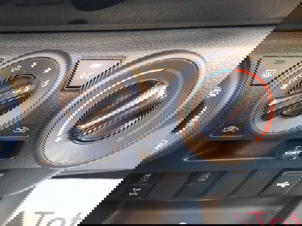 Toyota Hilux nuova a L'Aquila (19)