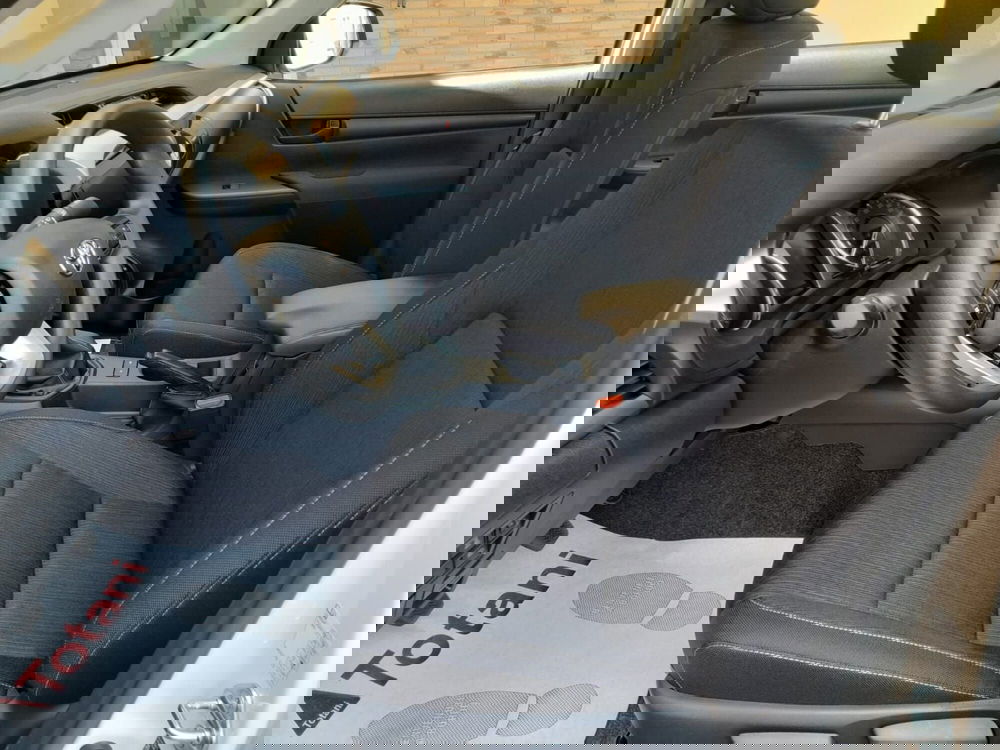 Toyota Hilux nuova a L'Aquila (12)