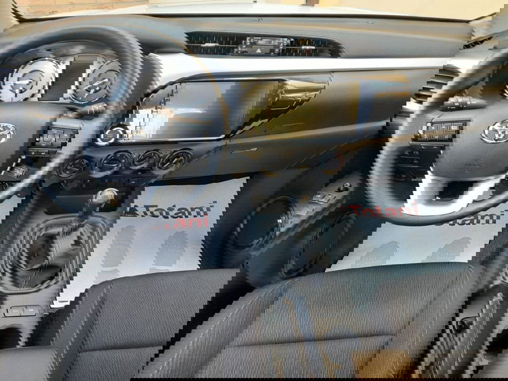 Toyota Hilux nuova a L'Aquila (7)