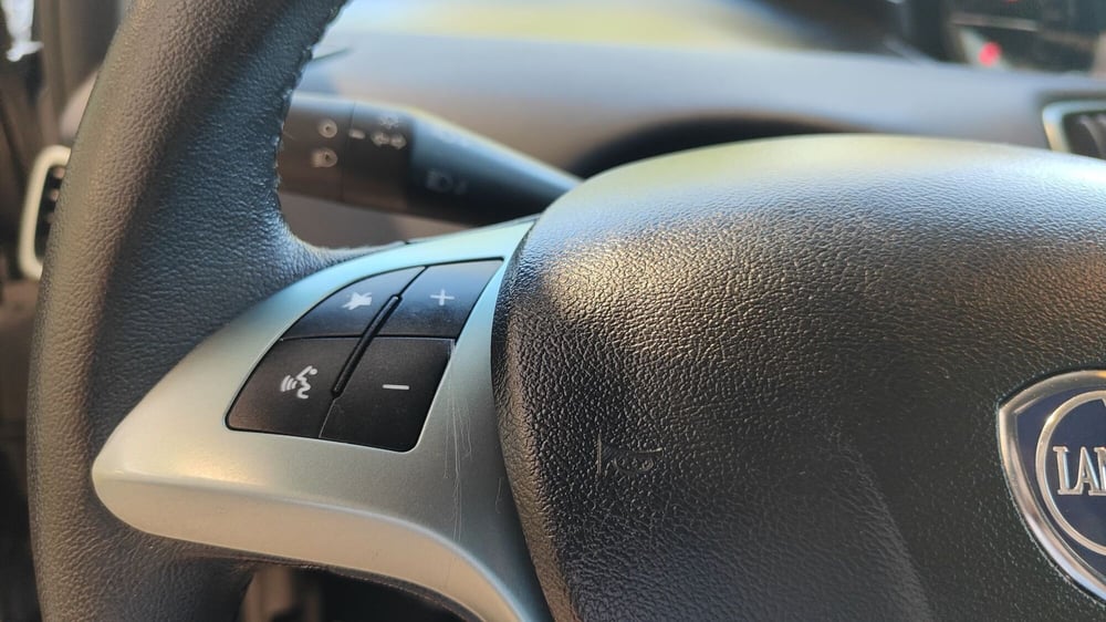 Lancia Ypsilon usata a Milano (15)