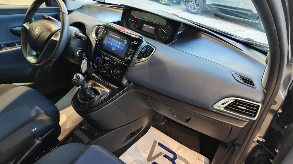 Lancia Ypsilon usata a Milano (20)