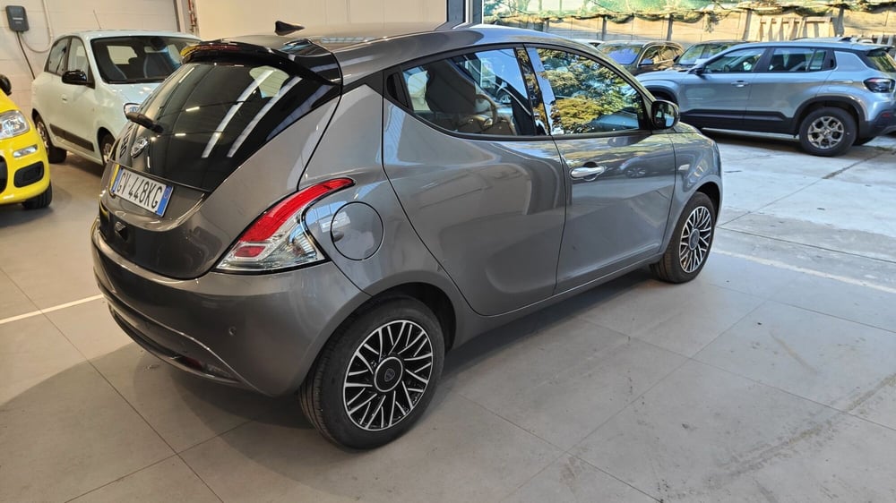 Lancia Ypsilon usata a Milano (4)
