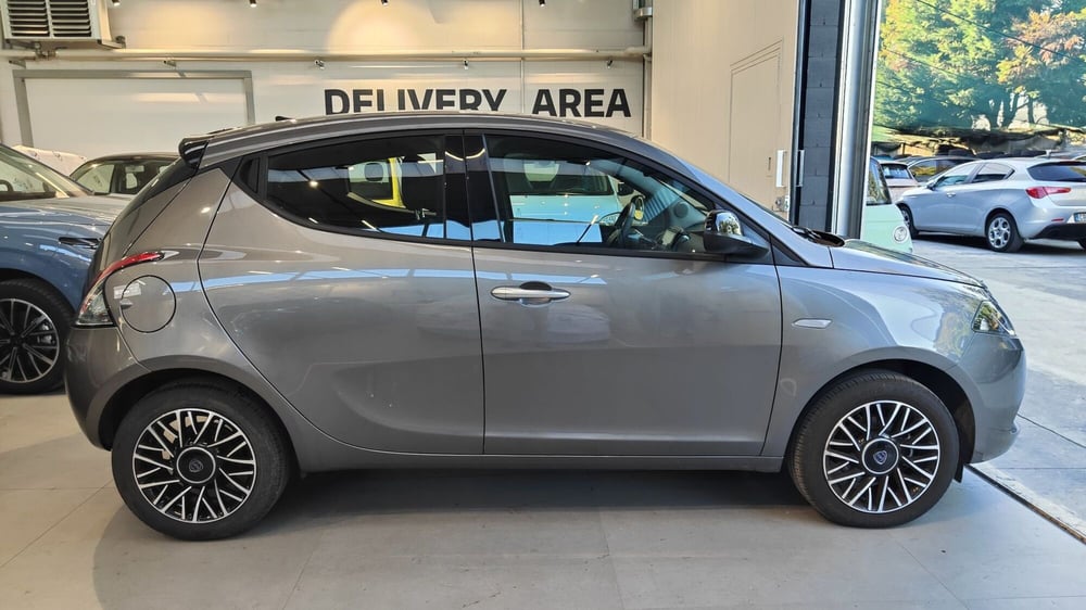 Lancia Ypsilon usata a Milano (5)