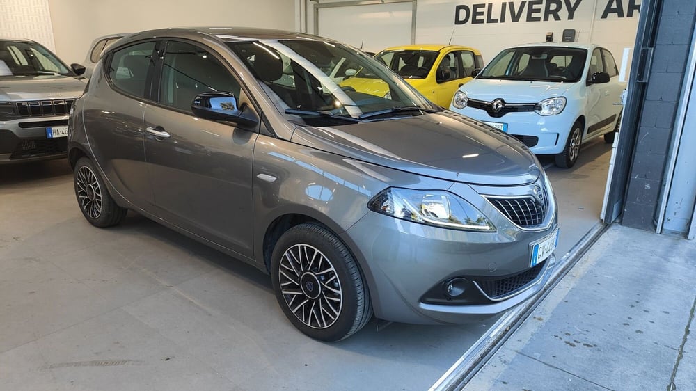 Lancia Ypsilon usata a Milano (6)